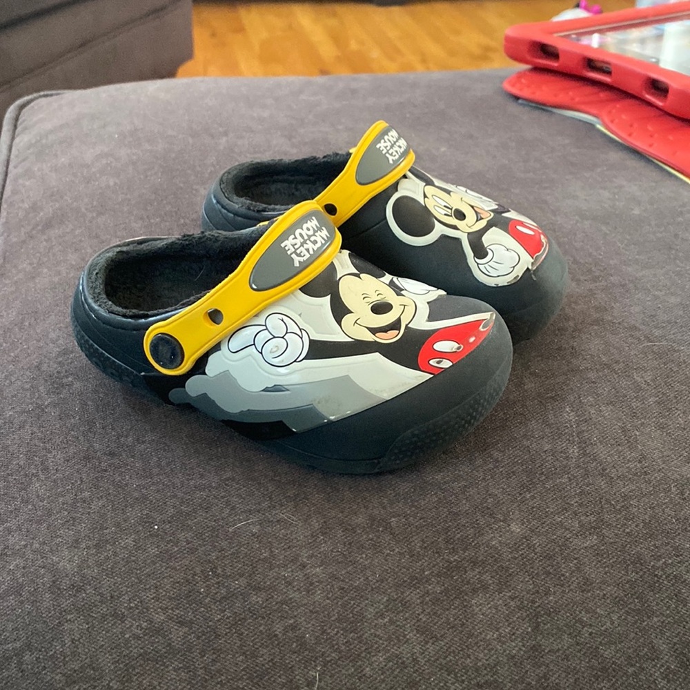 Crocs Disney Mickey Mouse Fur Lined Patch Toddler Size 9C